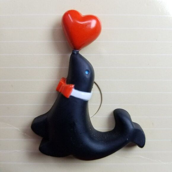 Vintage Hallmark Valentine Lapel Pin 1984 NOS Seal Heart Bowtie, Happy Hearts - Picture 8 of 9